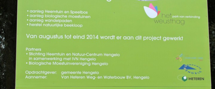 Met een bord langs de Dijksweg staat in 2014 de aanlage van de bilogische moestuin aangekondigd. 
